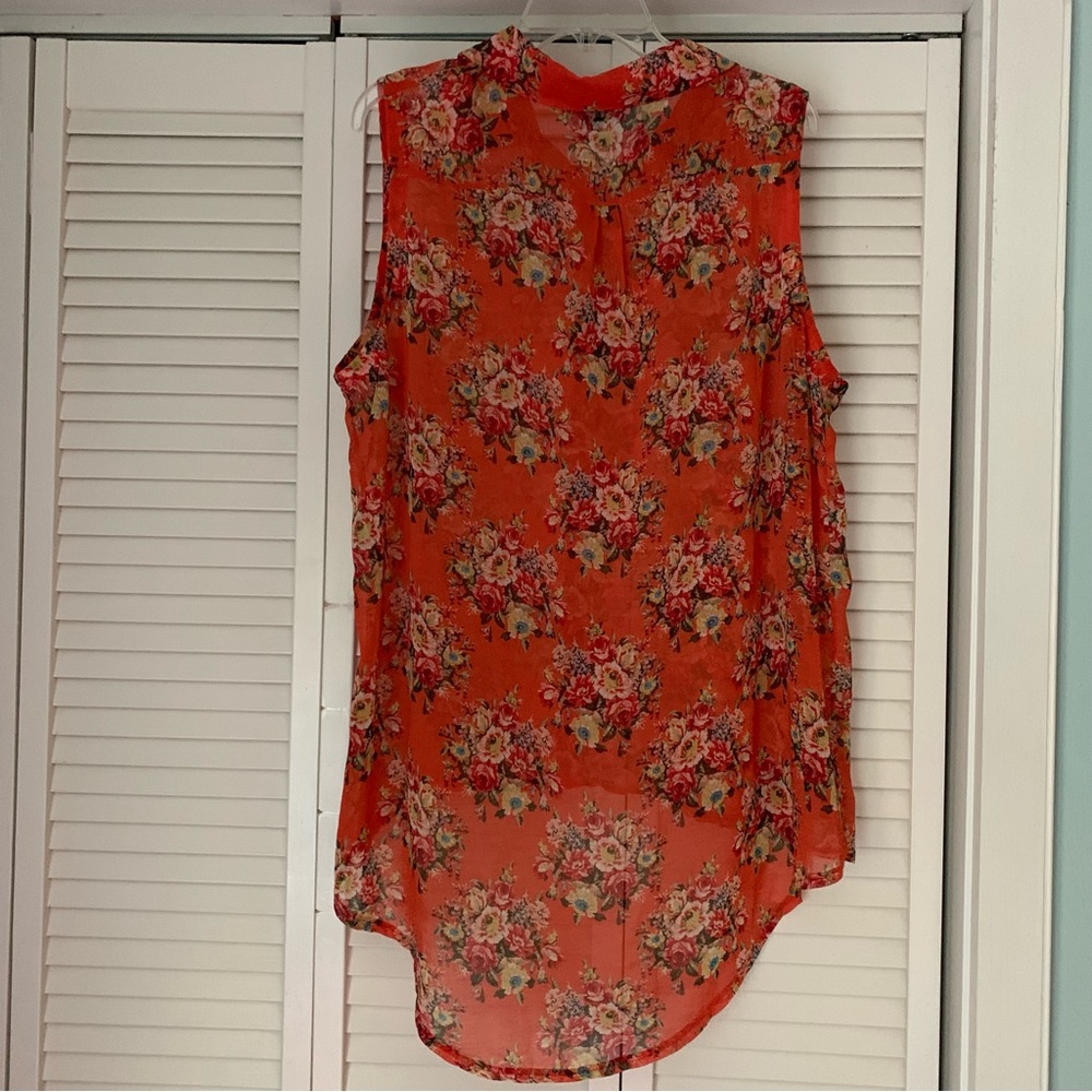 AX Paris Curve sleeveless buttoned blouse